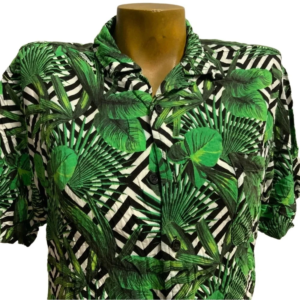 EUC Super Massive Short Sleeve Small - Picture 2 of 6